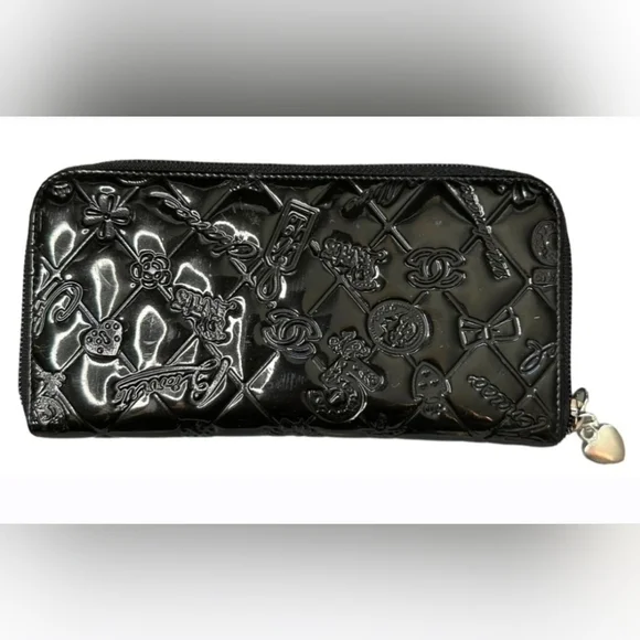 CHANEL Precious Symbols Black Patent Quilted Leather Zippy Wallet - Picture 2 of 13